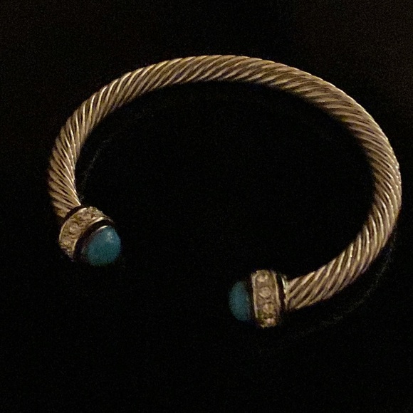 Jewelry - Cuff bracelet Silvertone